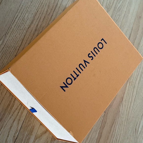 LOUIS VUITTON MENS SHoes  SIZE 10 as pictured great condition 100 authentic - Picture 4 of 5